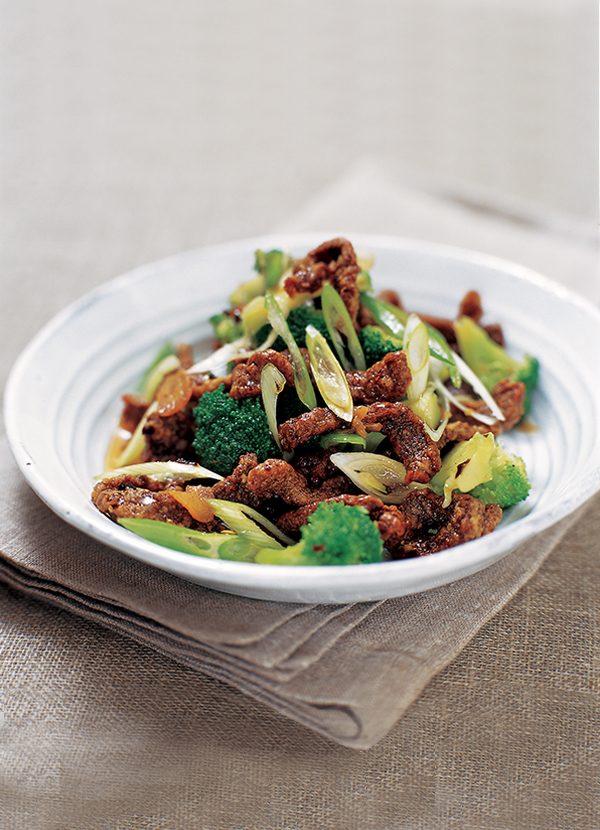 Carne de vită crocantă cu ardei iute cu broccoli
