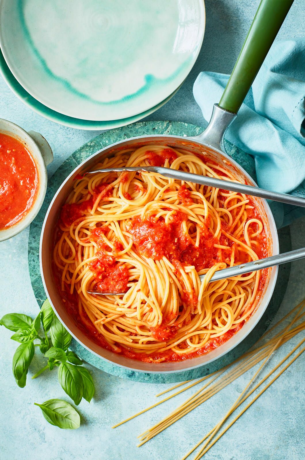 Spaghete cu sos de roșii prăjit lent